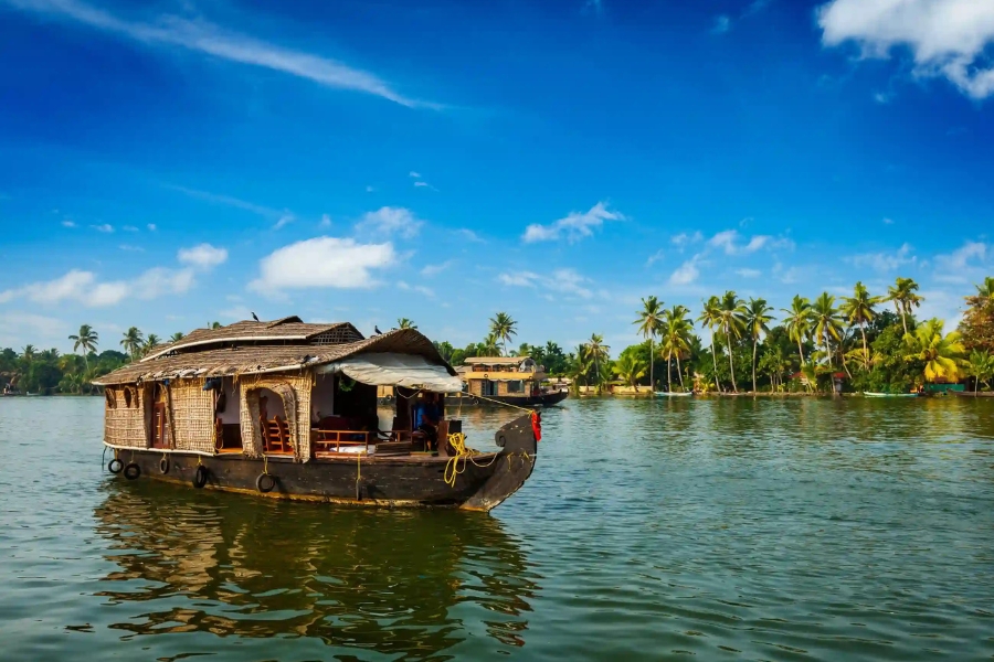 From Cochin 6-Days Kerala Tour With Houseboat stay