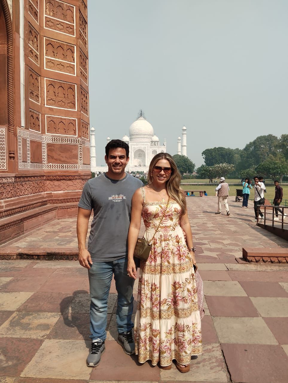 Taj Mahal Tour by luxury car (BMW-Audi-Mercedes)