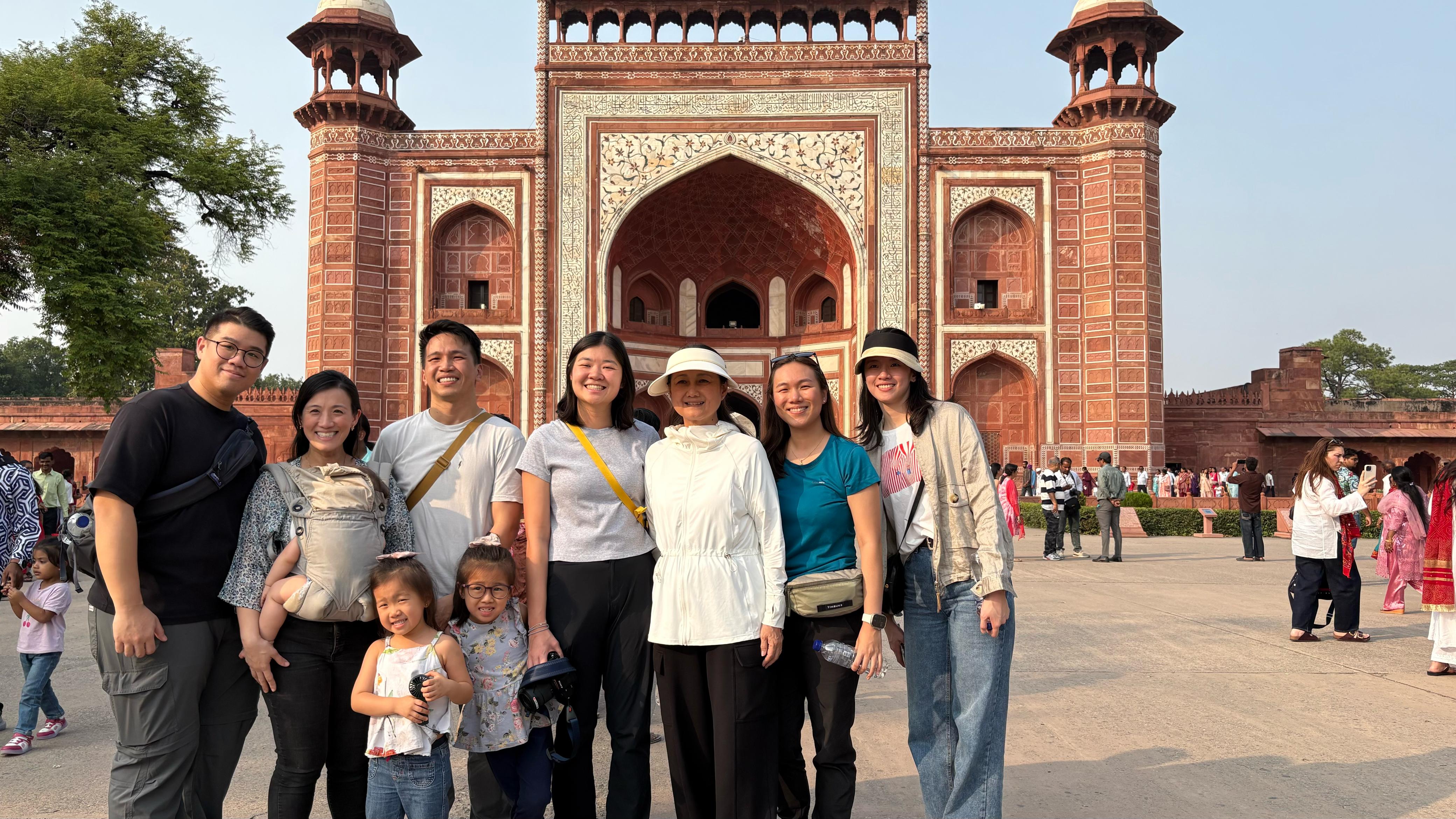 Taj Mahal Tour by luxury car (BMW-Audi-Mercedes)